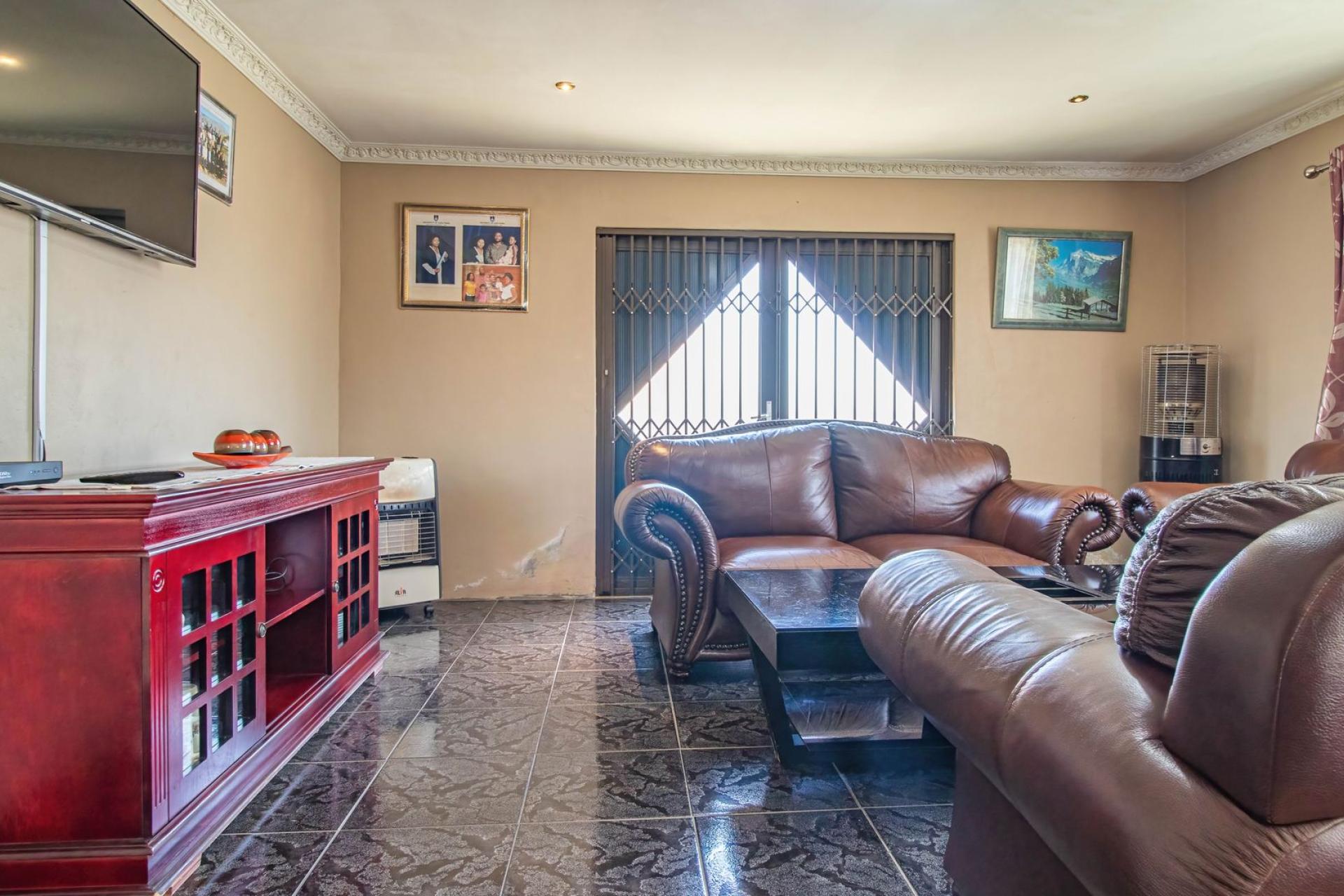 A MODERN GEM IN THE HEART OF SUNBIRD PARK – WHERE SPACE MEETS STYLE! 