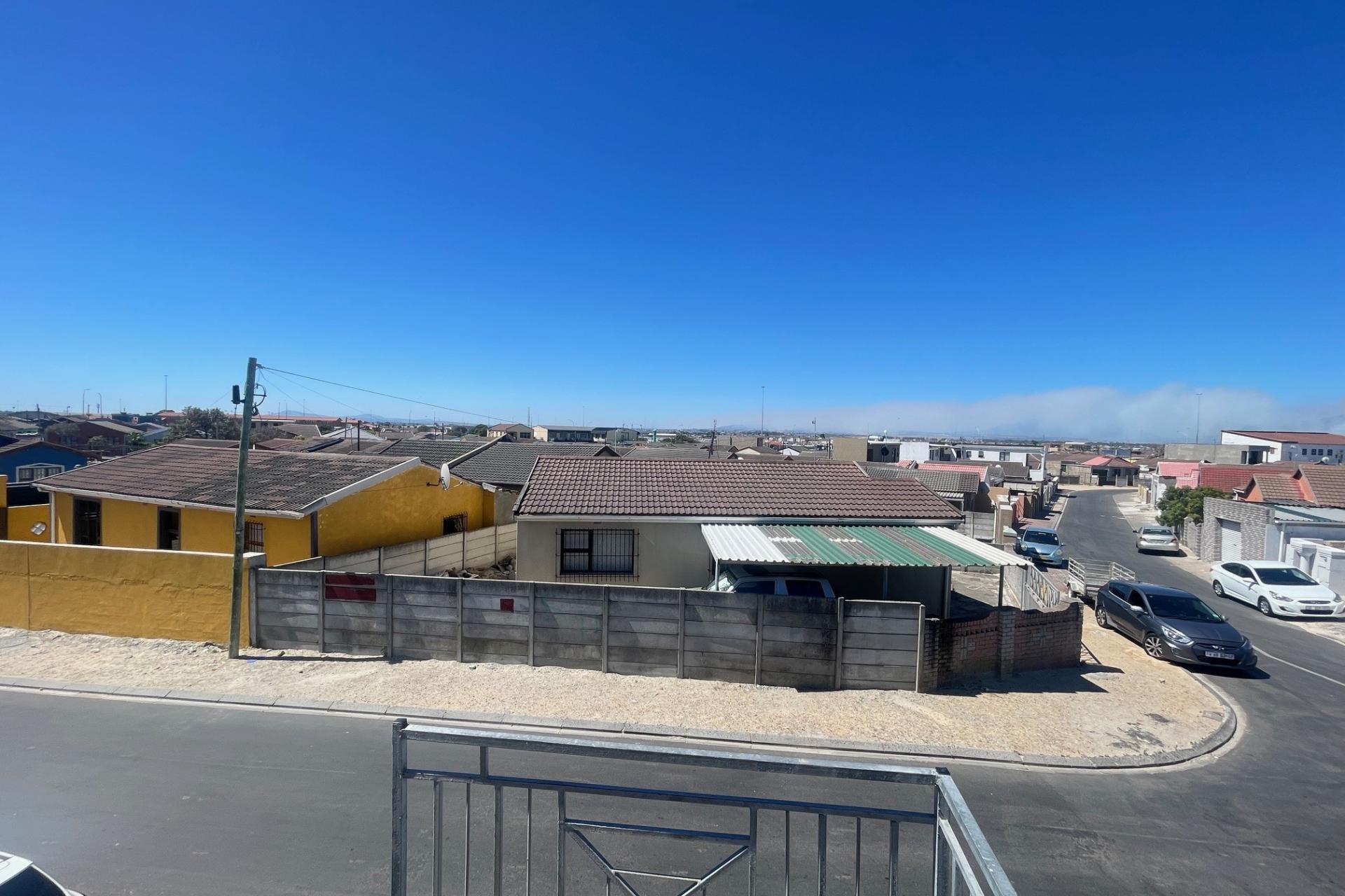 CHARMING 3 BEDROOM HOME FOR SALE - ILITHA PARK KHAYELITSHA 