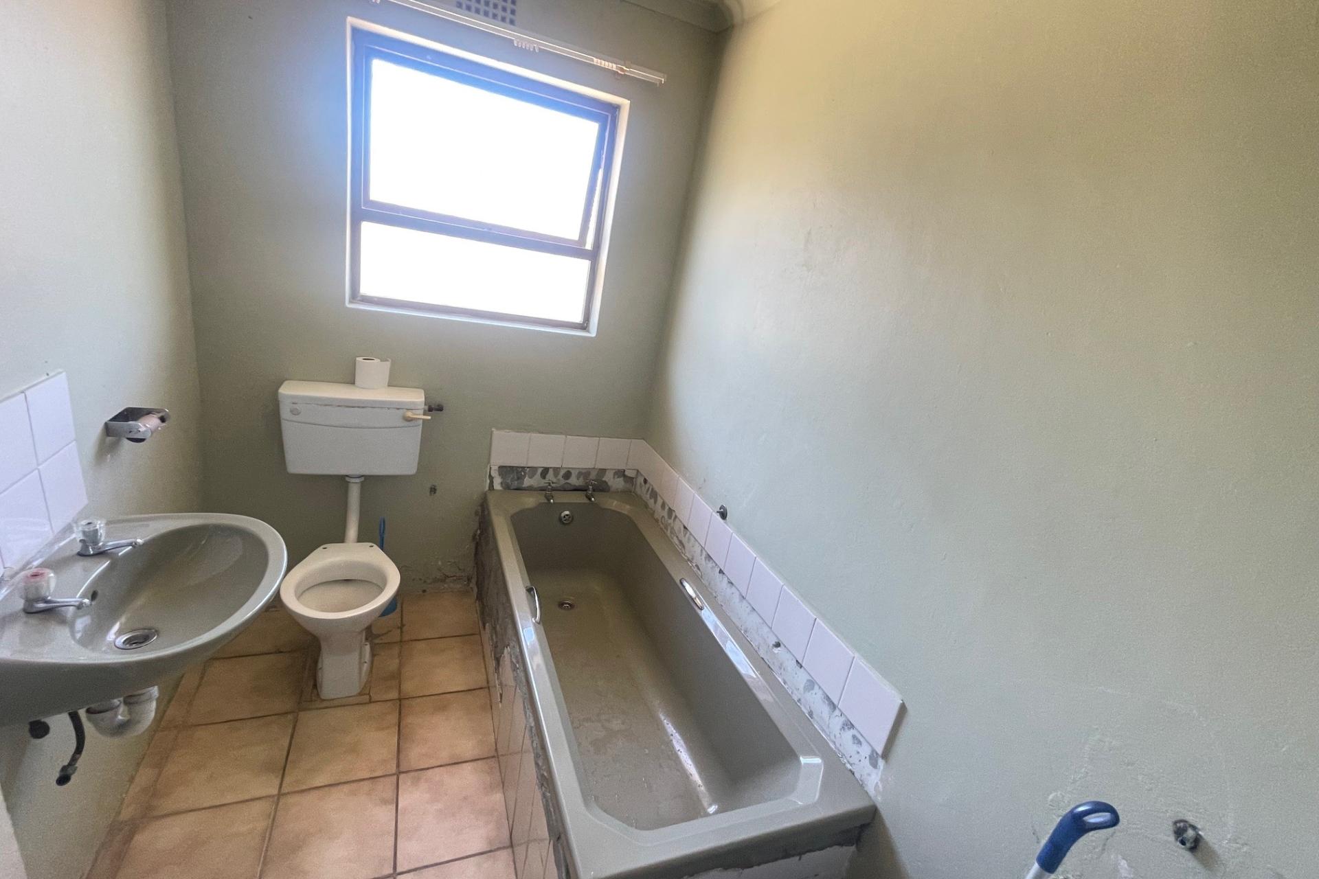 CHARMING 3 BEDROOM HOME FOR SALE - ILITHA PARK KHAYELITSHA 