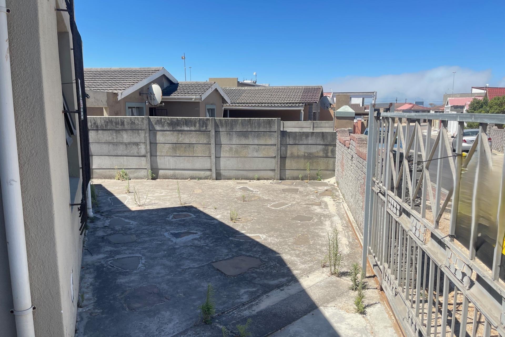 CHARMING 3 BEDROOM HOME FOR SALE - ILITHA PARK KHAYELITSHA 