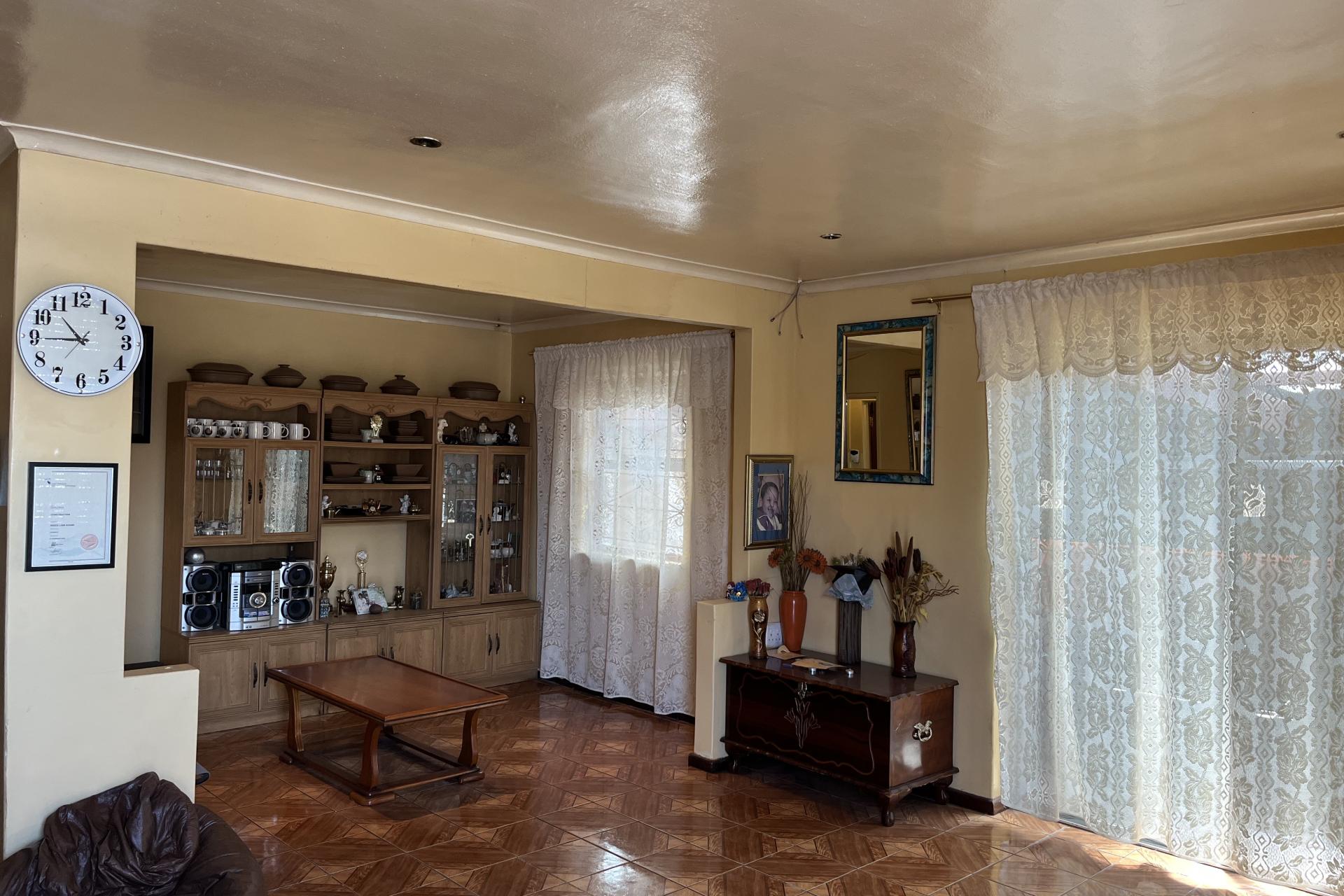 Prestigious 3 Bedroom Family Home In Upmarket Location of Hillcrest Heights For Sale