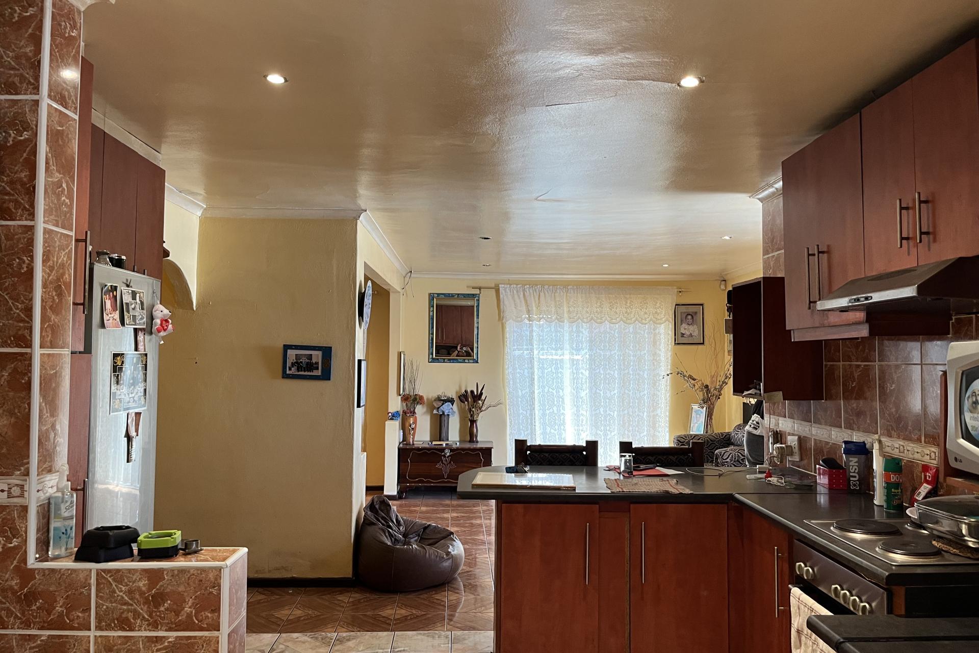 Prestigious 3 Bedroom Family Home In Upmarket Location of Hillcrest Heights For Sale