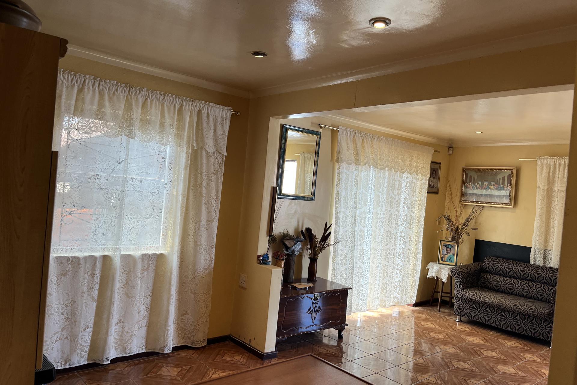 Prestigious 3 Bedroom Family Home In Upmarket Location of Hillcrest Heights For Sale