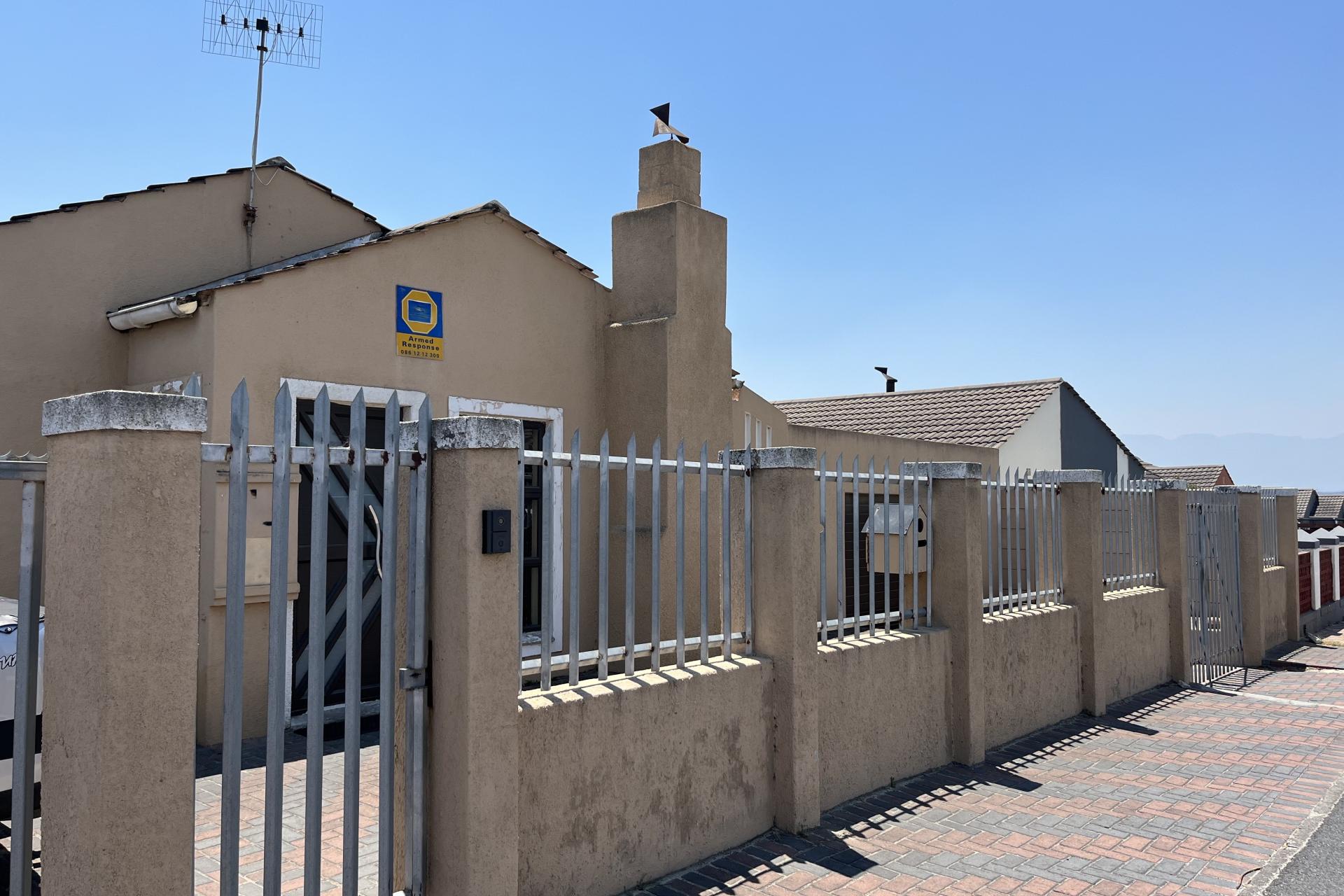 Prestigious 3 Bedroom Family Home In Upmarket Location of Hillcrest Heights For Sale