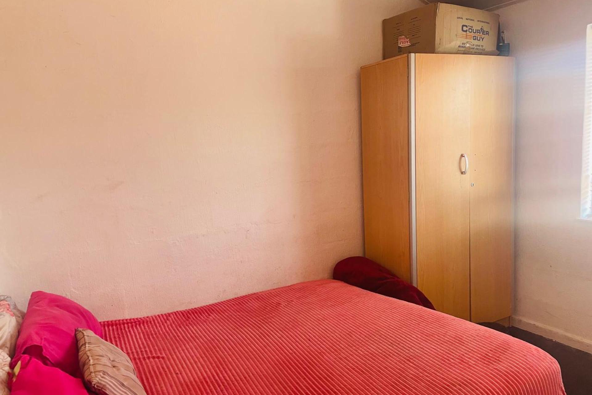 Spacious 4 Bedroom Maisonette for Sale in Valhalla Park