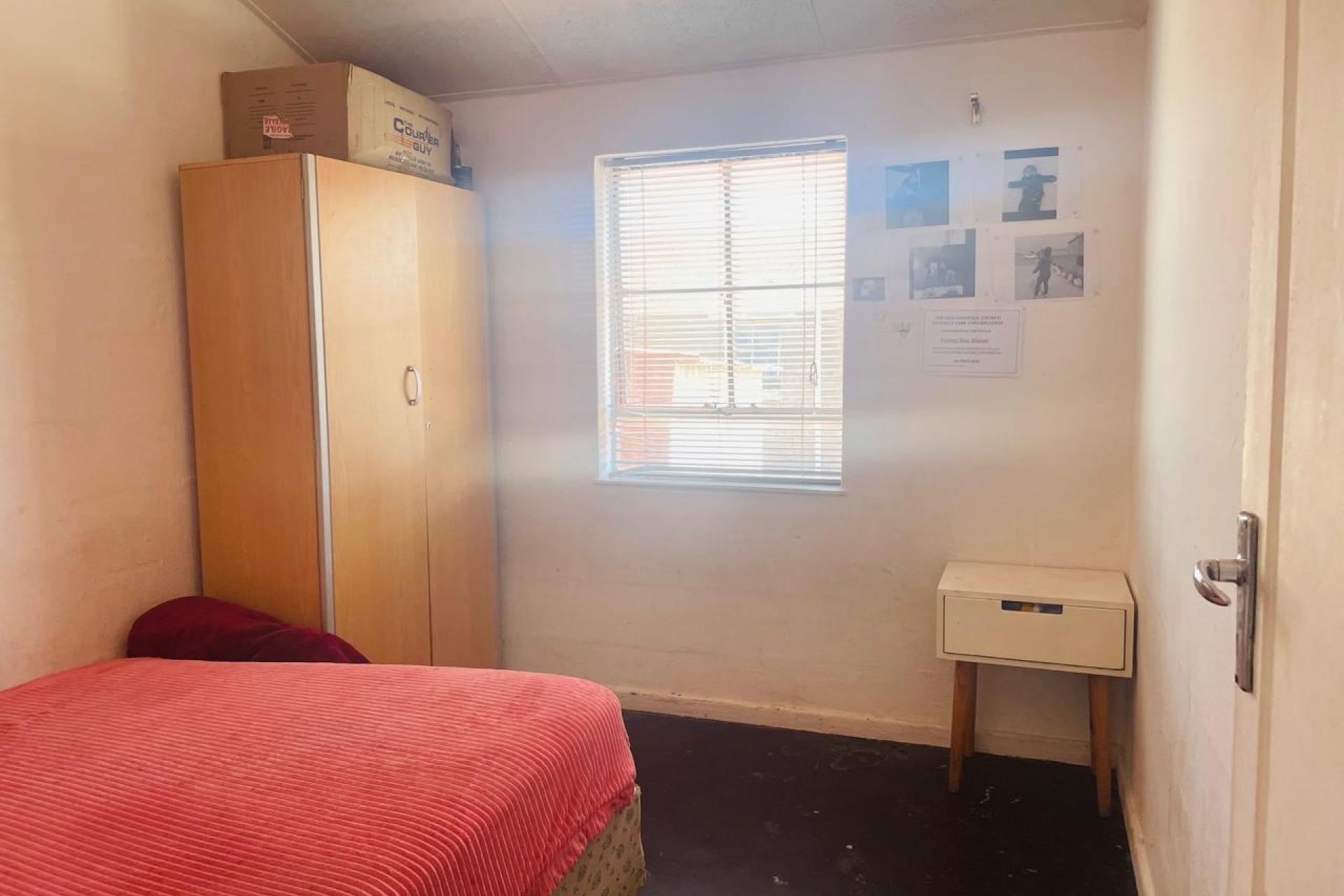 Spacious 4 Bedroom Maisonette for Sale in Valhalla Park