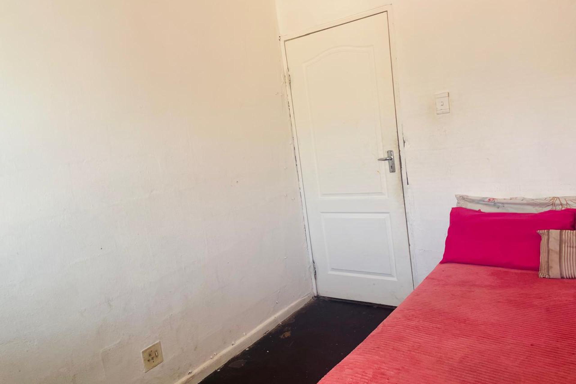 Spacious 4 Bedroom Maisonette for Sale in Valhalla Park