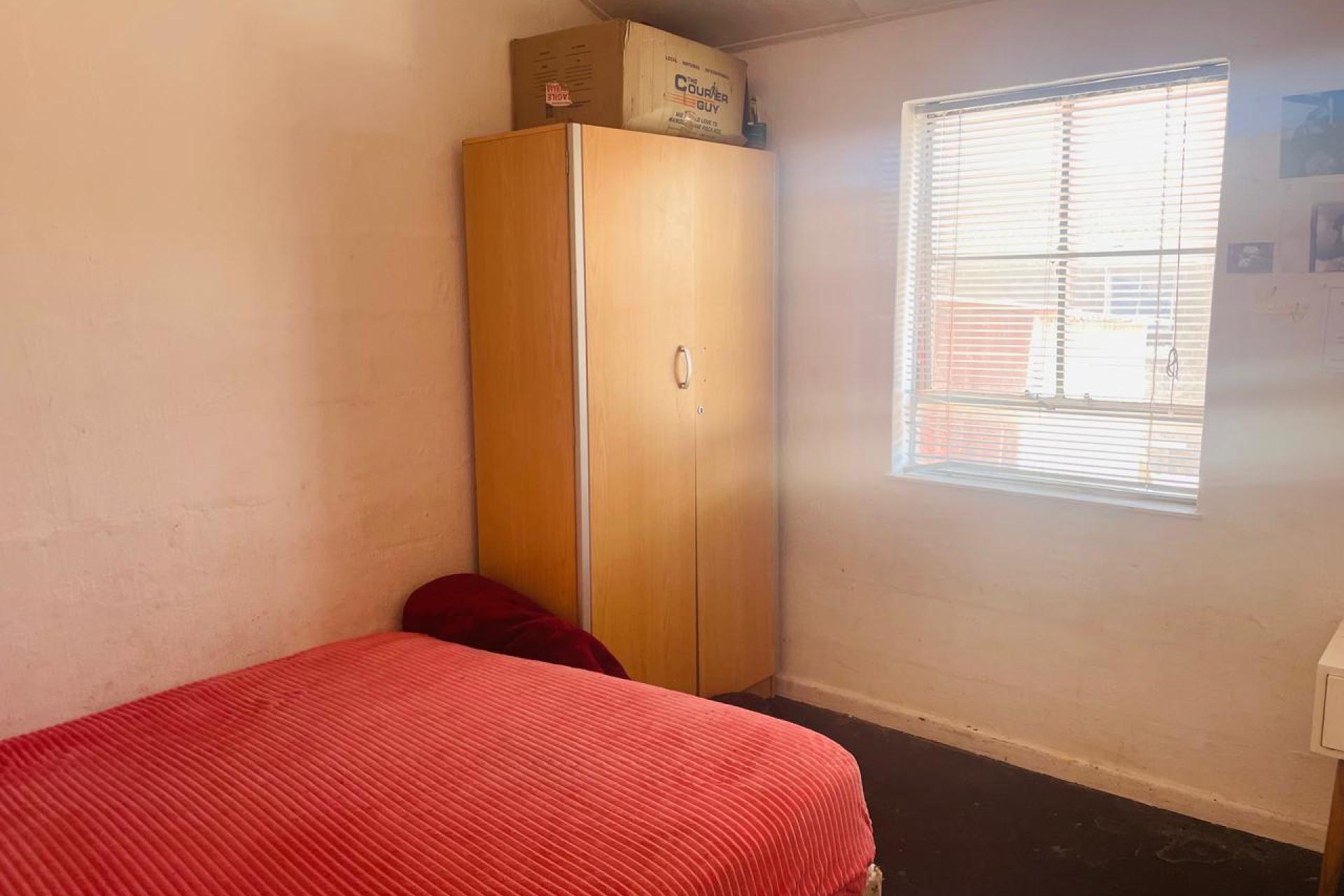 Spacious 4 Bedroom Maisonette for Sale in Valhalla Park