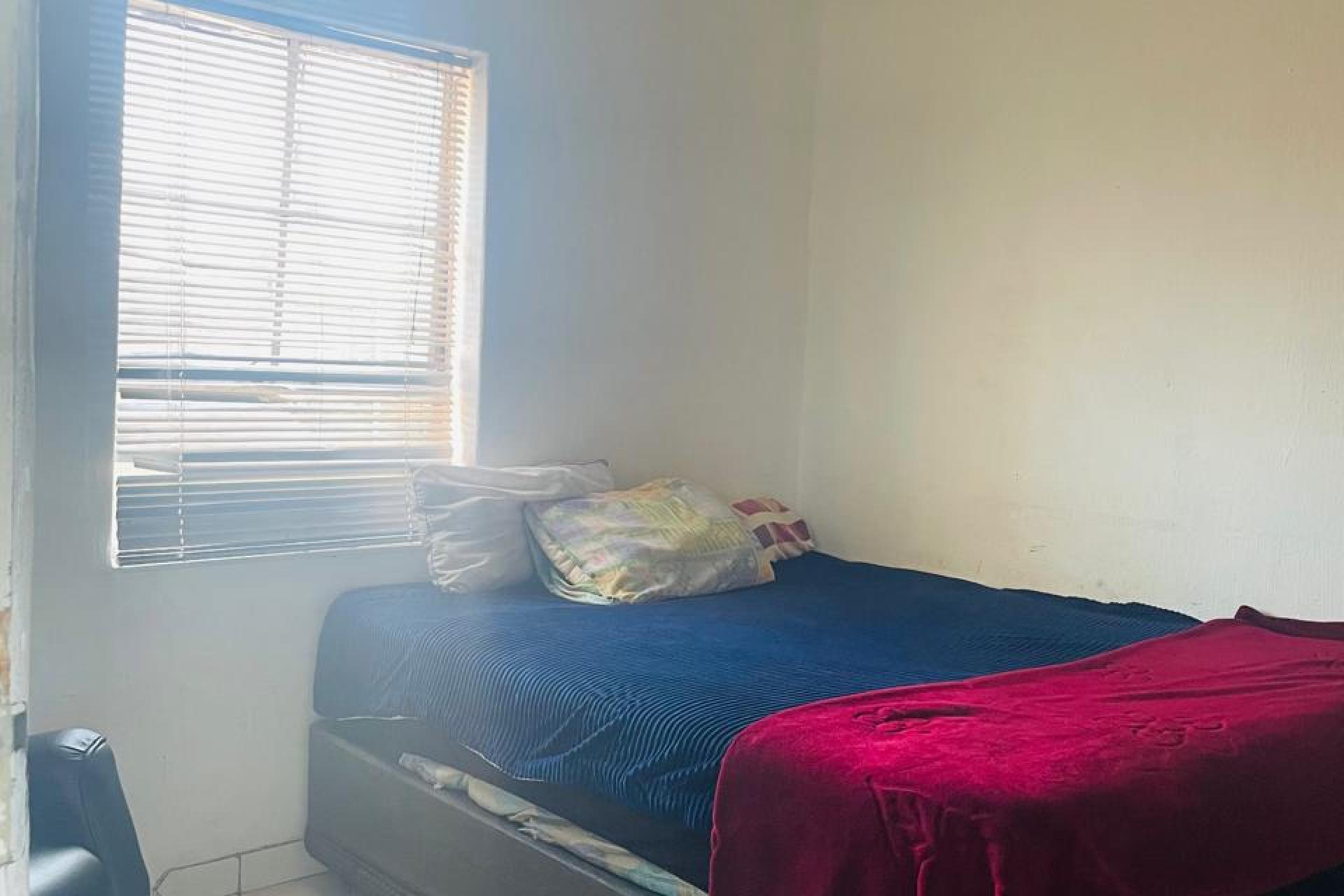 Spacious 4 Bedroom Maisonette for Sale in Valhalla Park