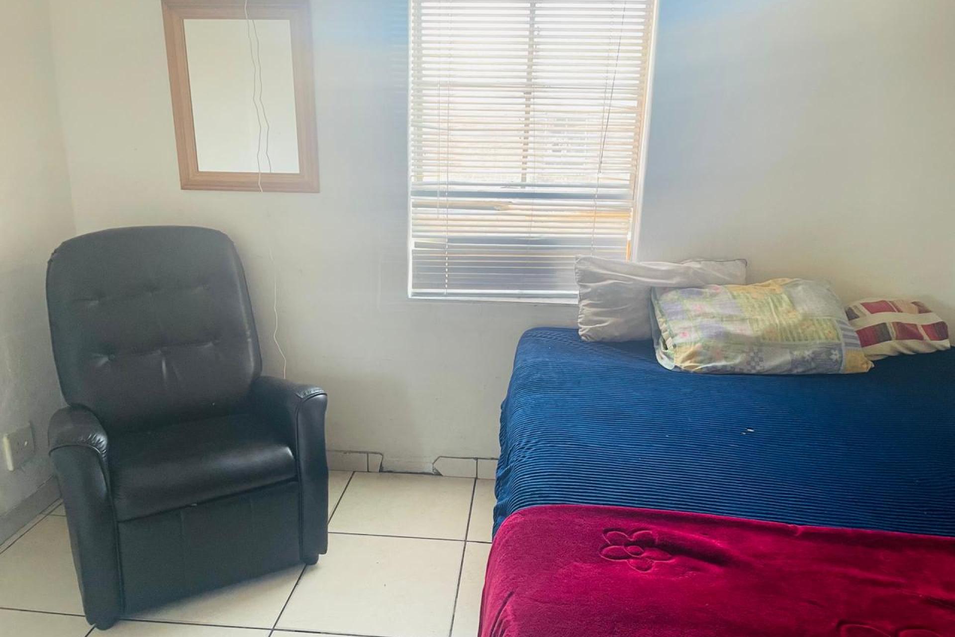 Spacious 4 Bedroom Maisonette for Sale in Valhalla Park