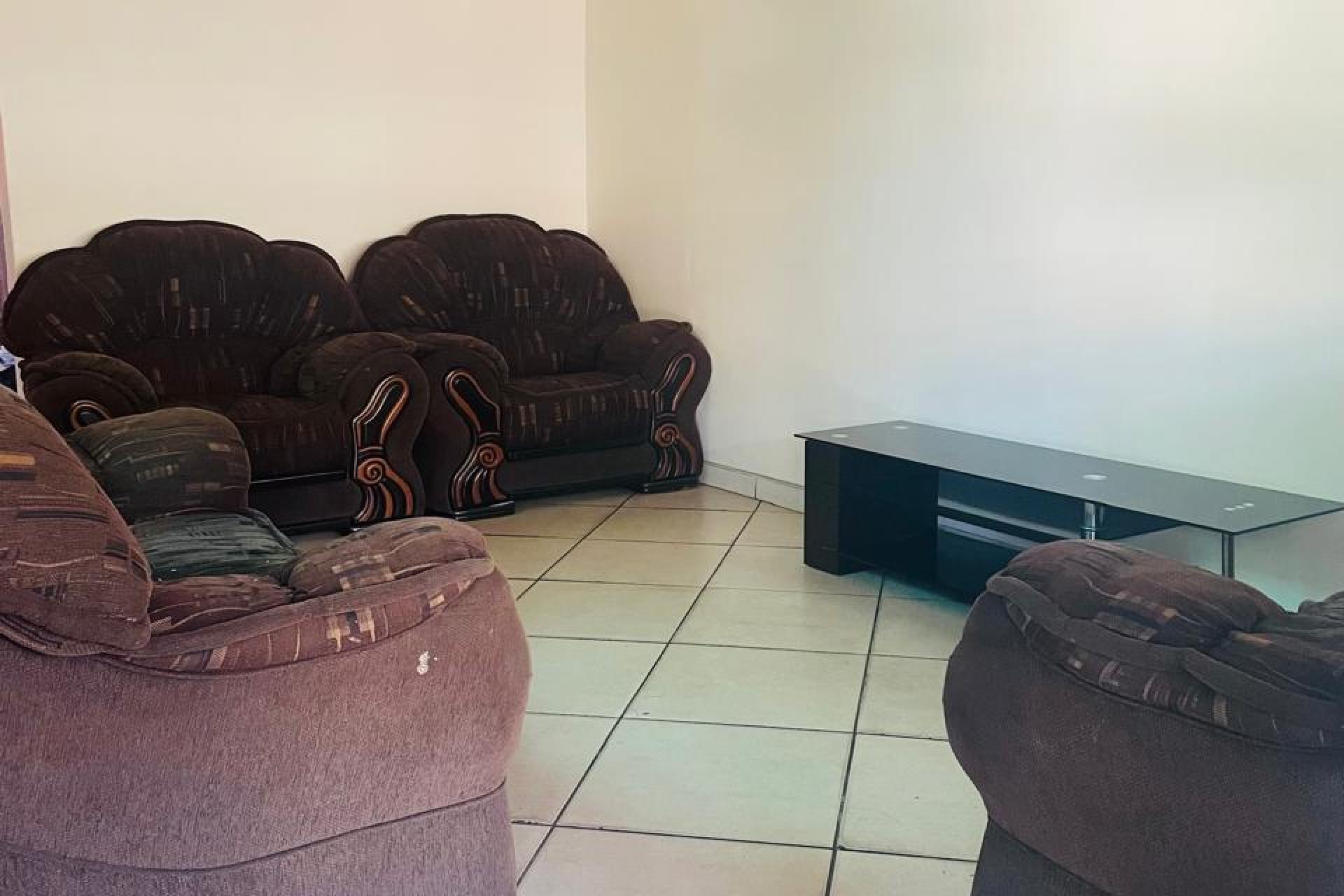 Spacious 4 Bedroom Maisonette for Sale in Valhalla Park