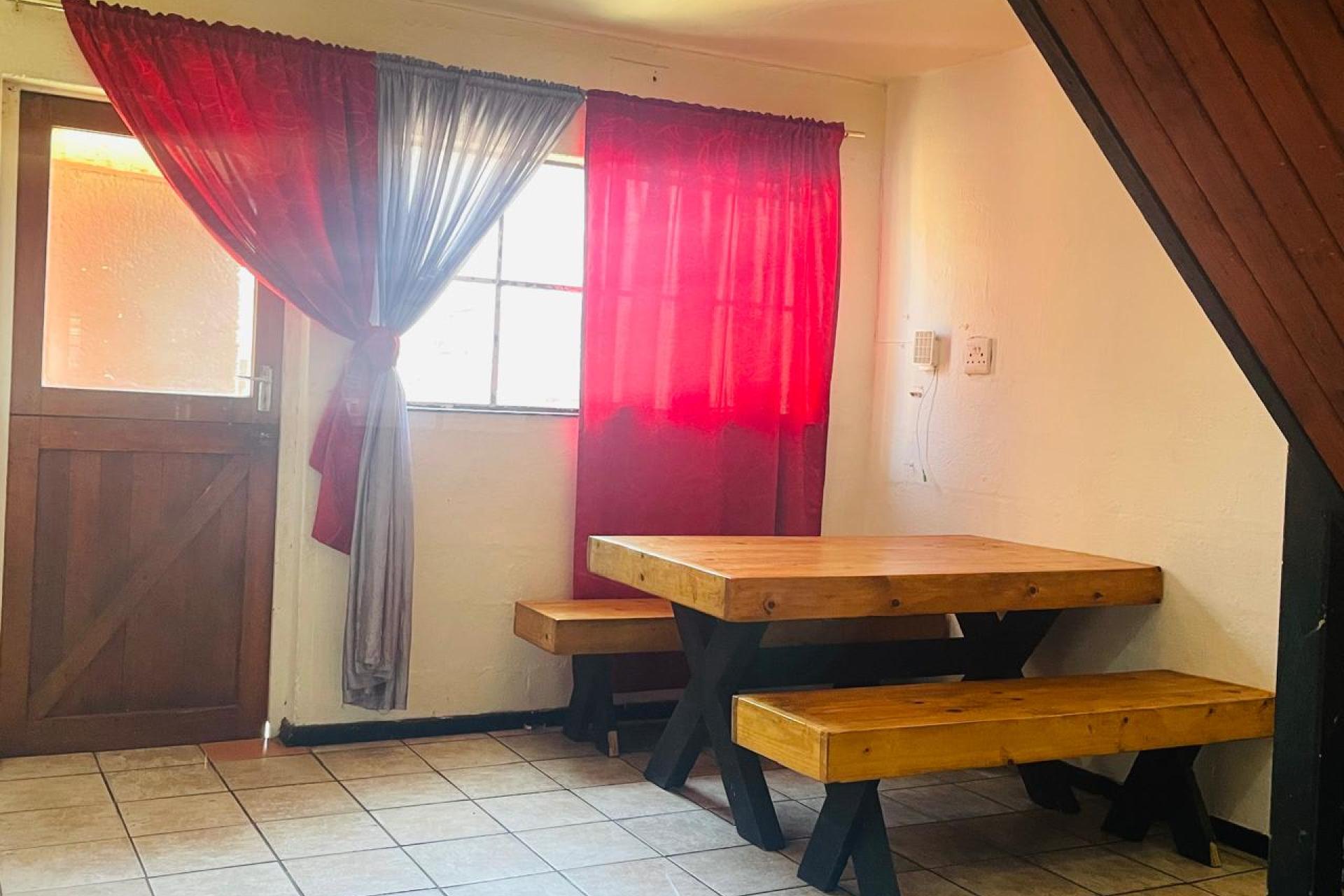 Spacious 4 Bedroom Maisonette for Sale in Valhalla Park