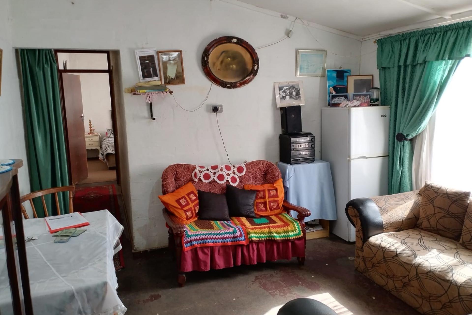 2-Bedroom Home for Sale in Valhalla Park – Large Plot with Expansion Potential