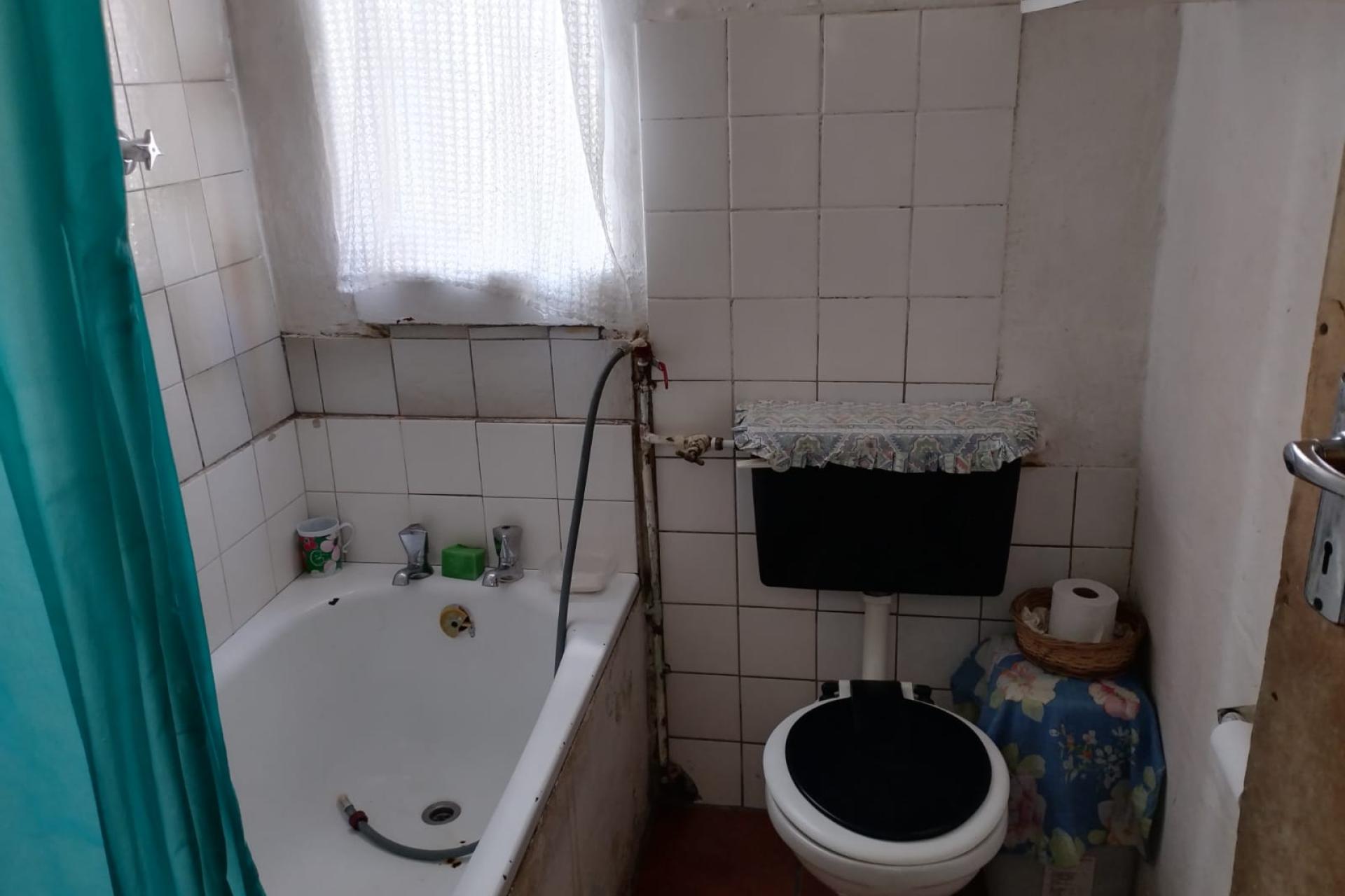 2-Bedroom Home for Sale in Valhalla Park – Large Plot with Expansion Potential