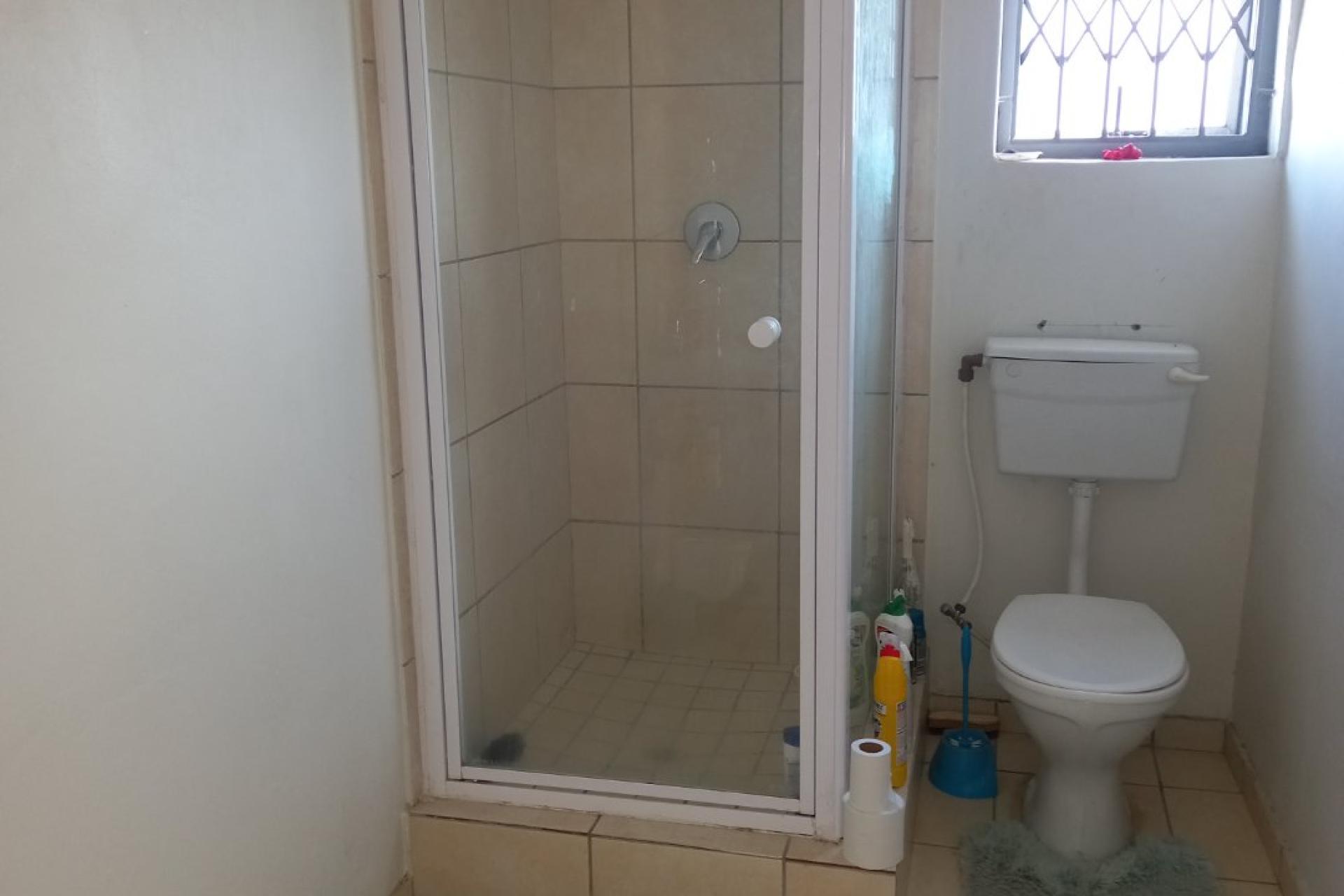 2 Bedroom House To Rent In Malibu Village, Blue Downs