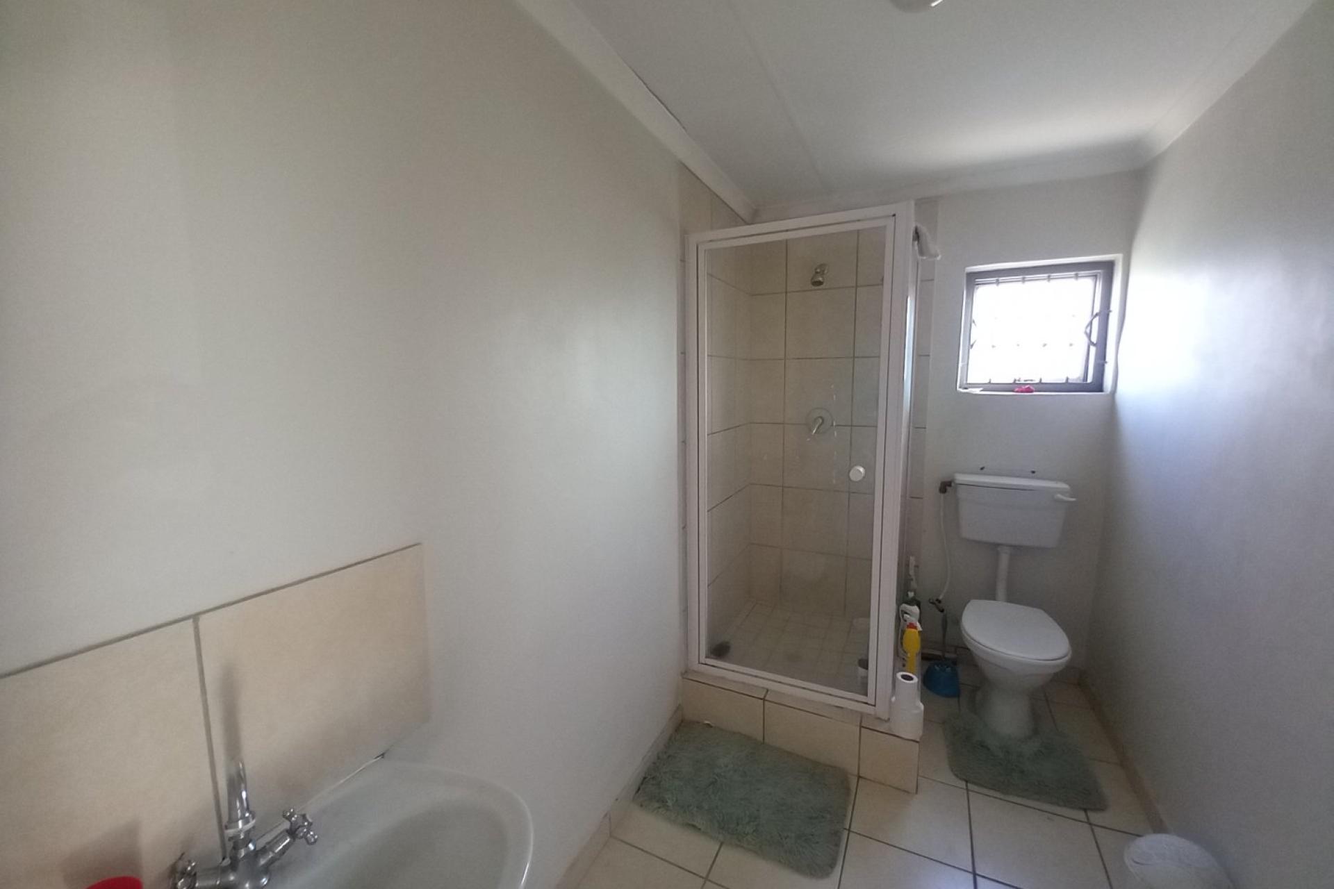 2 Bedroom House To Rent In Malibu Village, Blue Downs