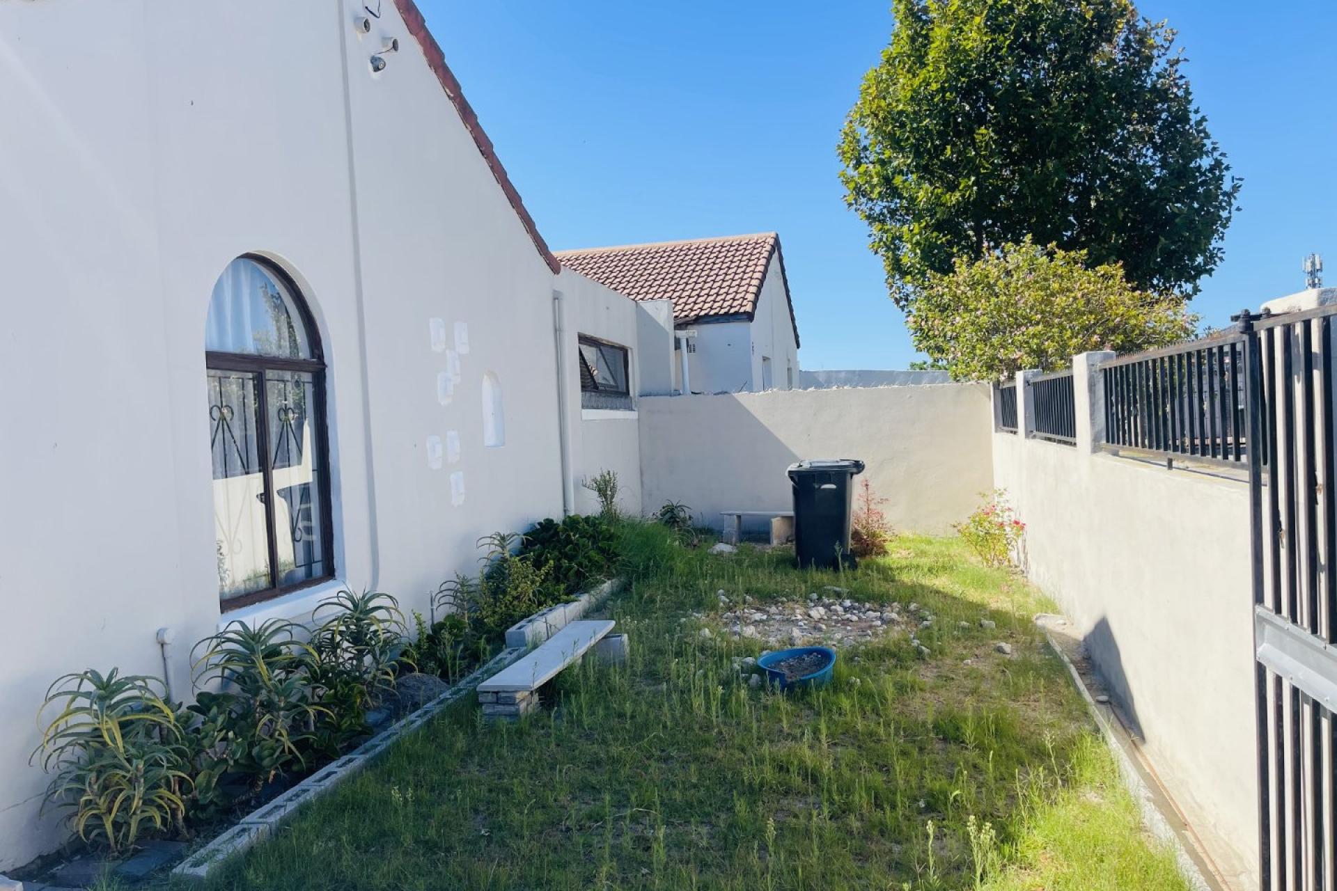 SOLE AND EXCLUSIVE MANDATE! 3-Bedroom Home for Sale in Santana Village, Eerste RiverSOLE AND EXCLUSIVE MANDATE! 3-Bedroom Home for Sale in Santana Village, Eerste River