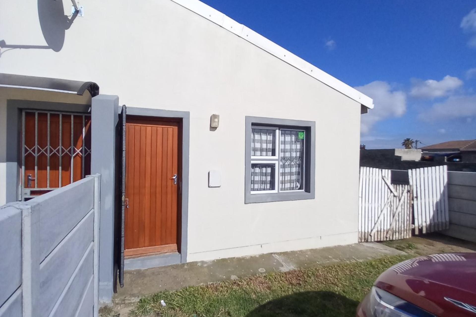 2 Bedroom House To Rent In Malibu Village, Blue Downs