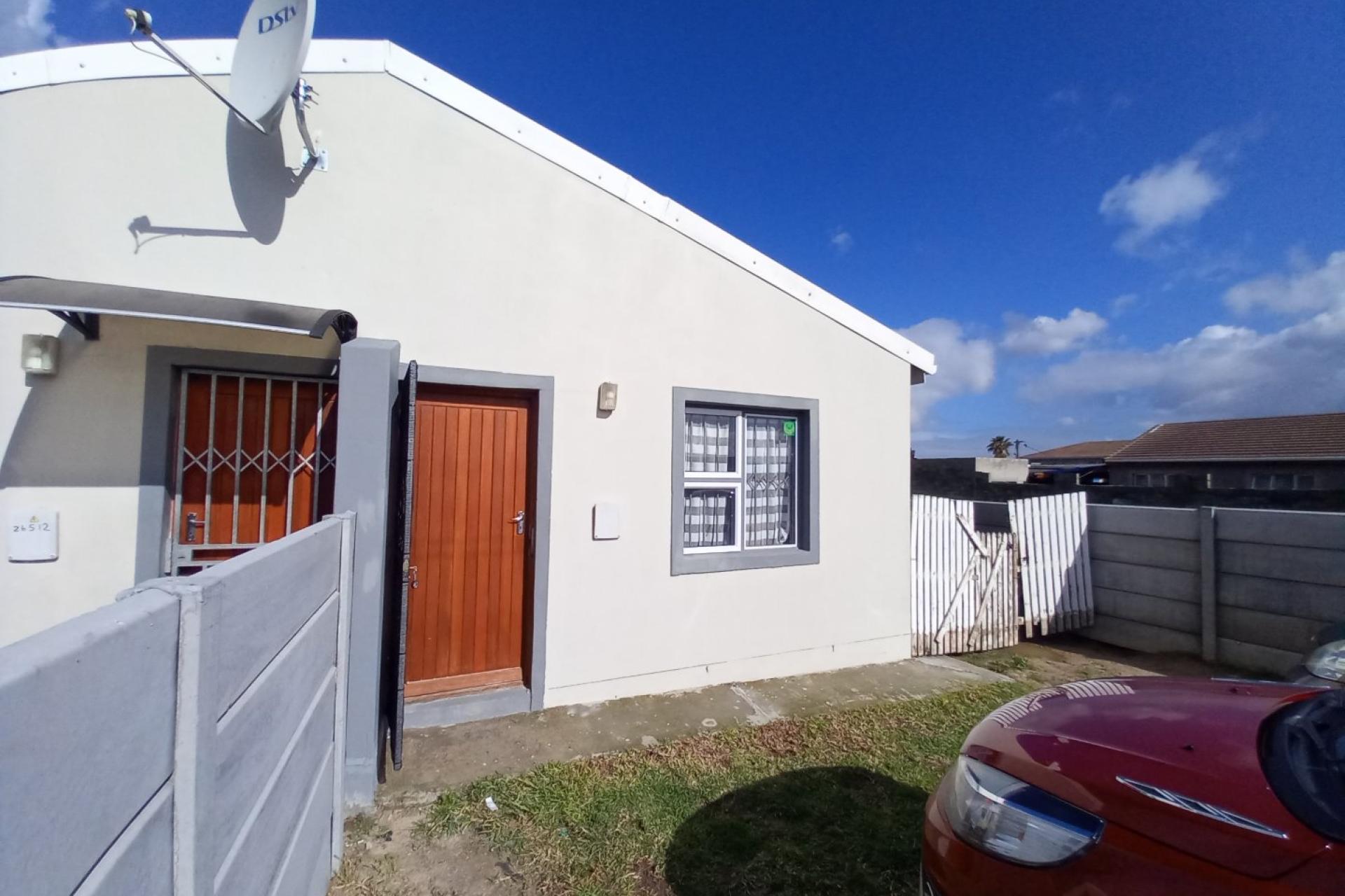 2 Bedroom House To Rent In Malibu Village, Blue Downs