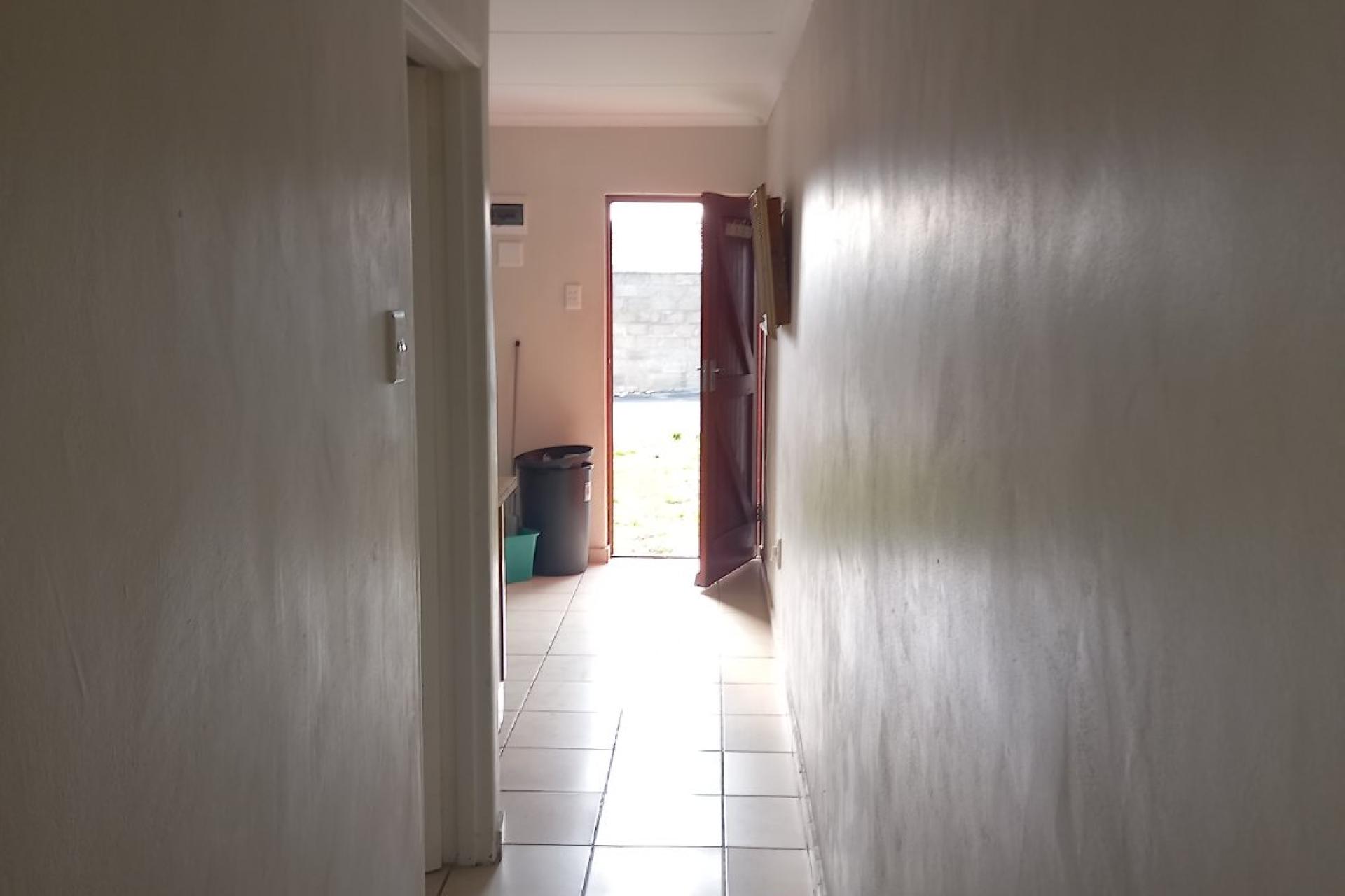 2 Bedroom House To Rent In Malibu Village, Blue Downs