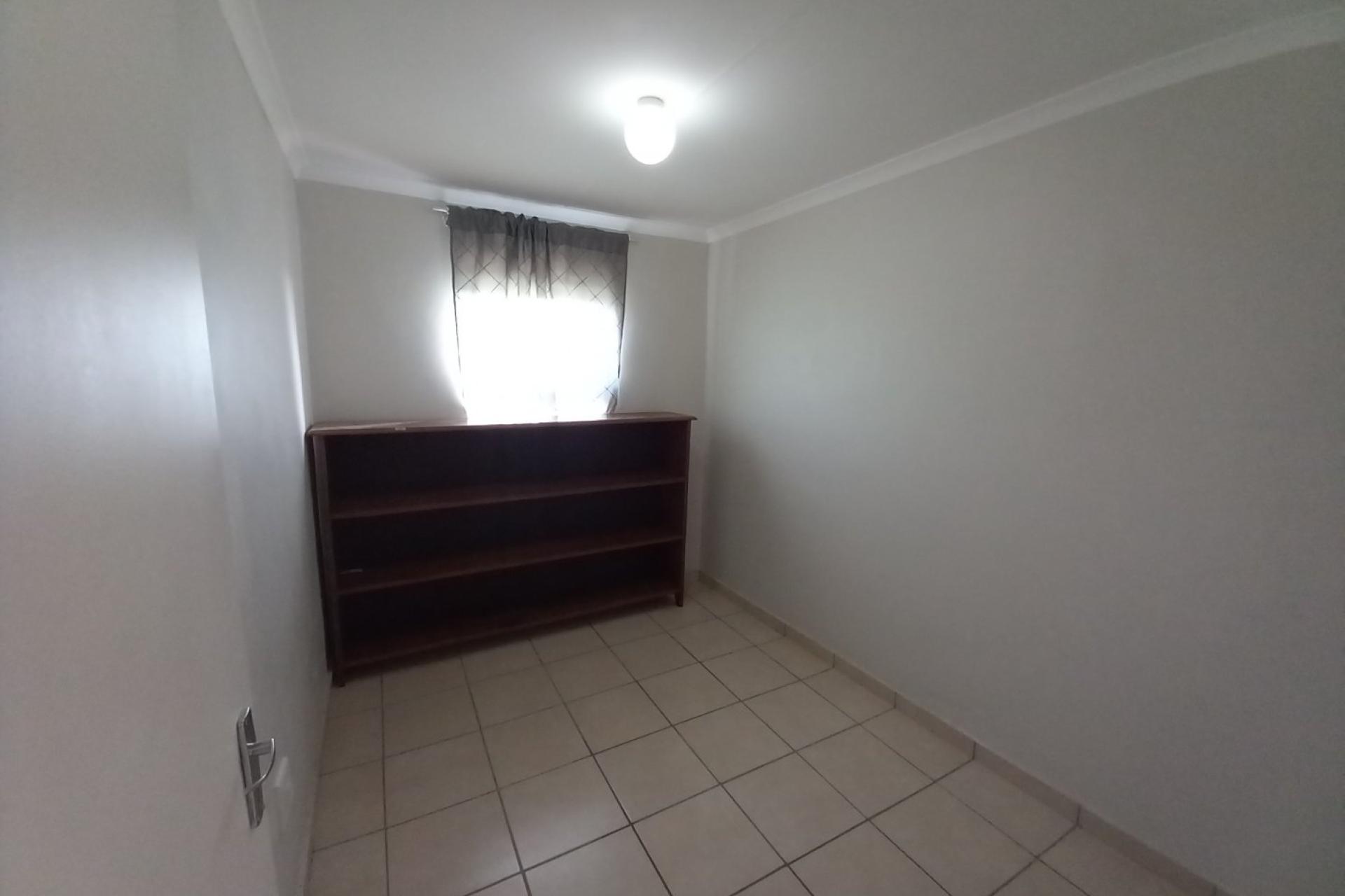 2 Bedroom House To Rent In Malibu Village, Blue Downs