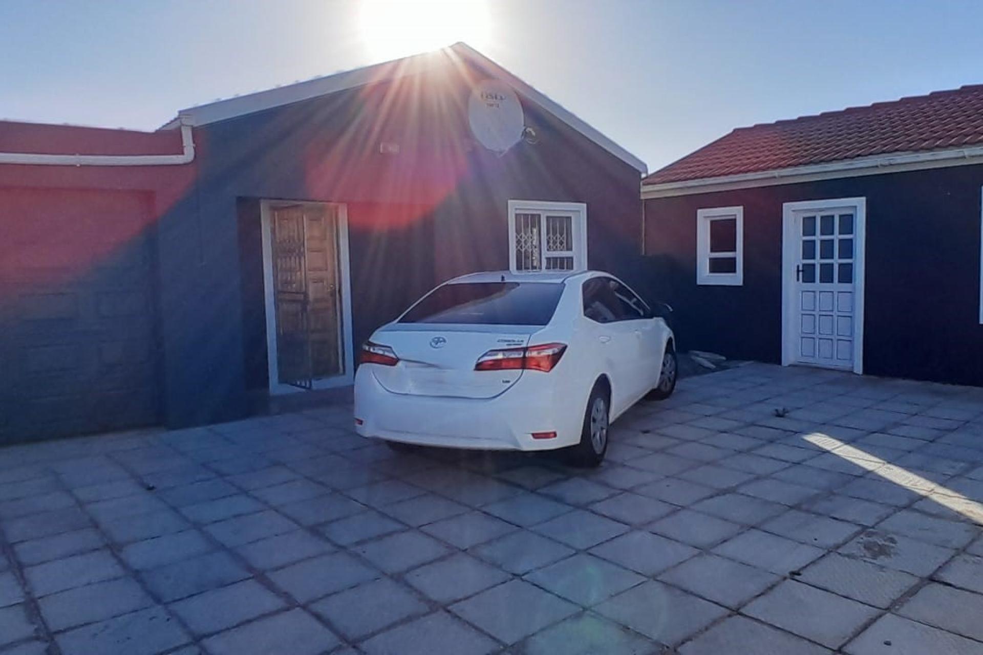 3 Bedroom House with a 1 Bedroom Flatlet for Sale in Silwood Views