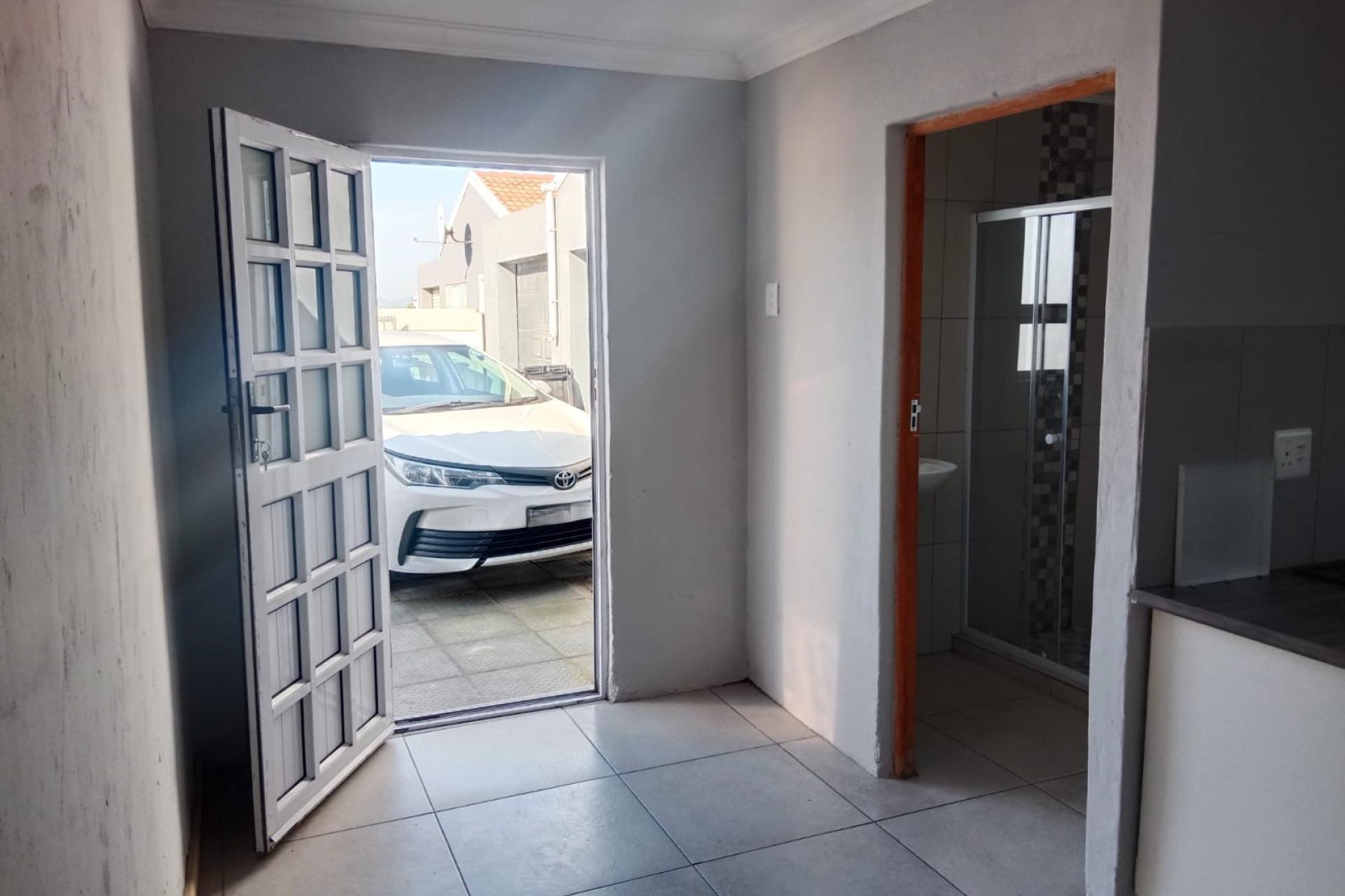 3 Bedroom House with a 1 Bedroom Flatlet for Sale in Silwood Views