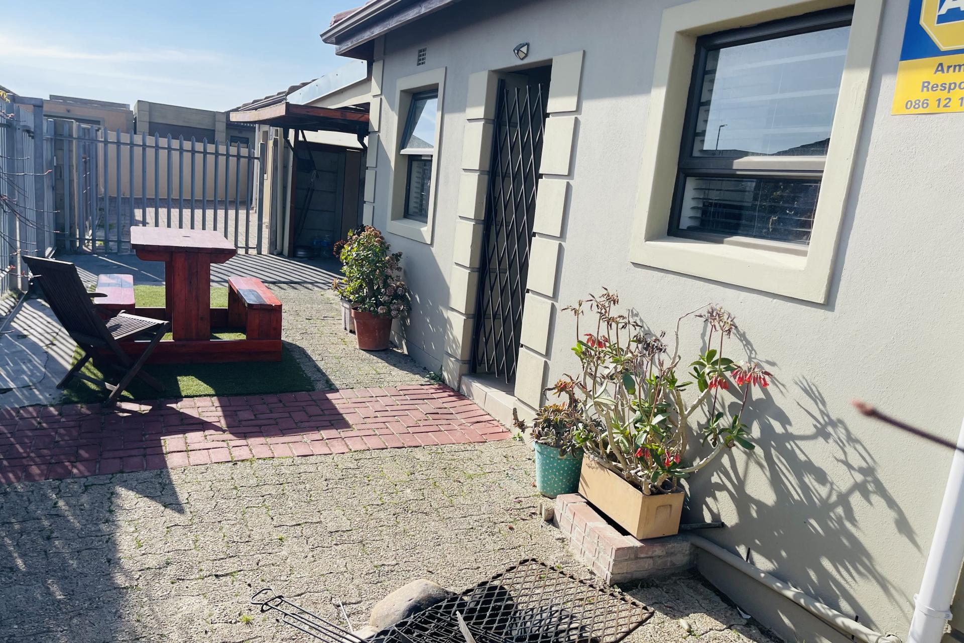IMMACULATE 3 BEDROOM HOME FOR SALE JUBILEE PARK EERSTE RIVER
