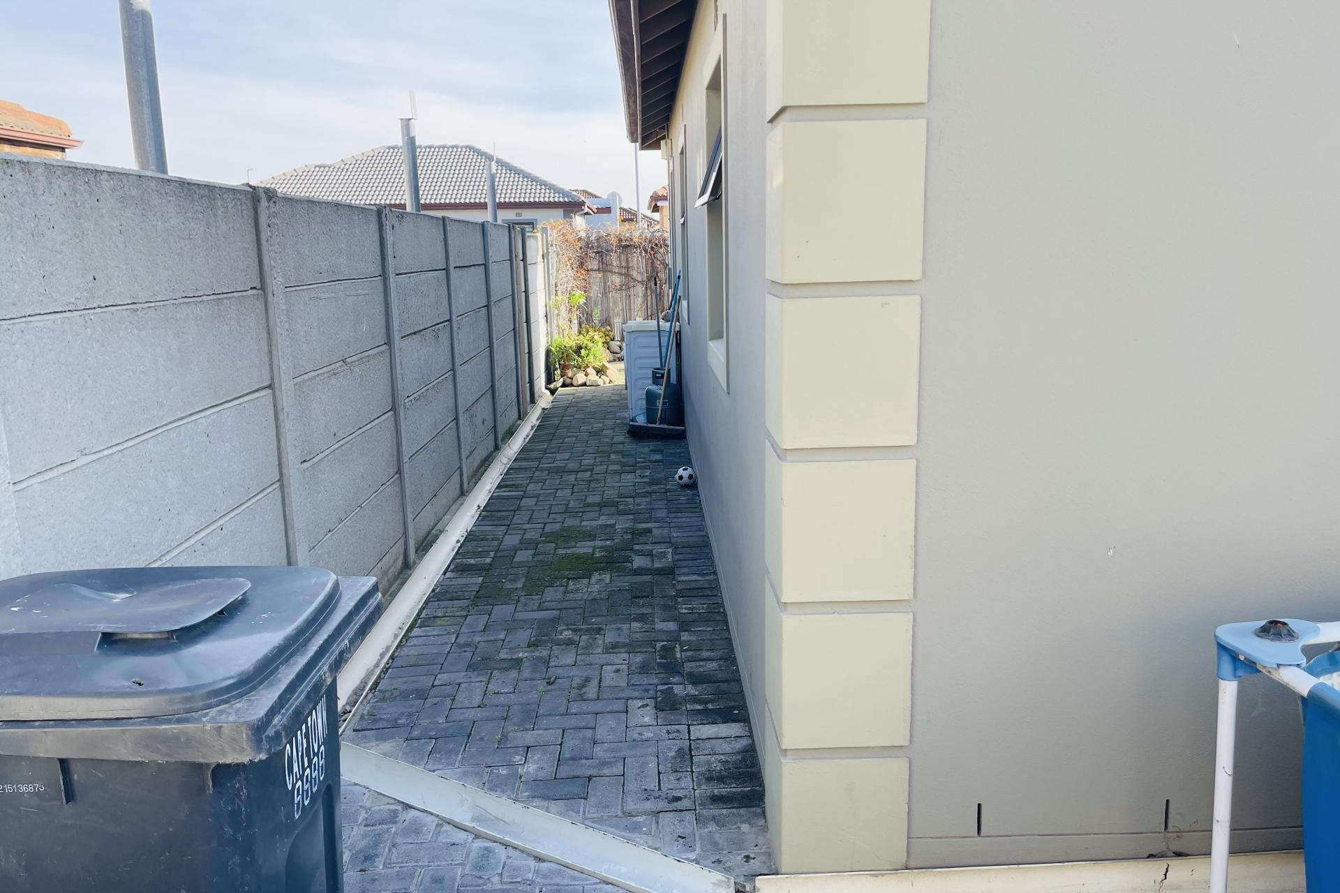 IMMACULATE 3 BEDROOM HOME FOR SALE JUBILEE PARK EERSTE RIVER