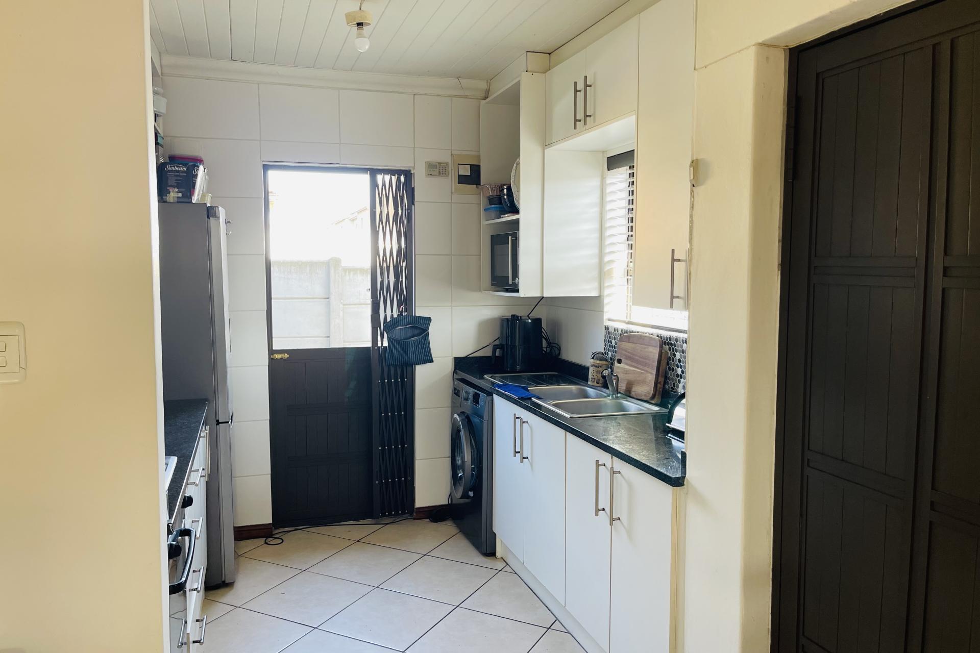 IMMACULATE 3 BEDROOM HOME FOR SALE JUBILEE PARK EERSTE RIVER