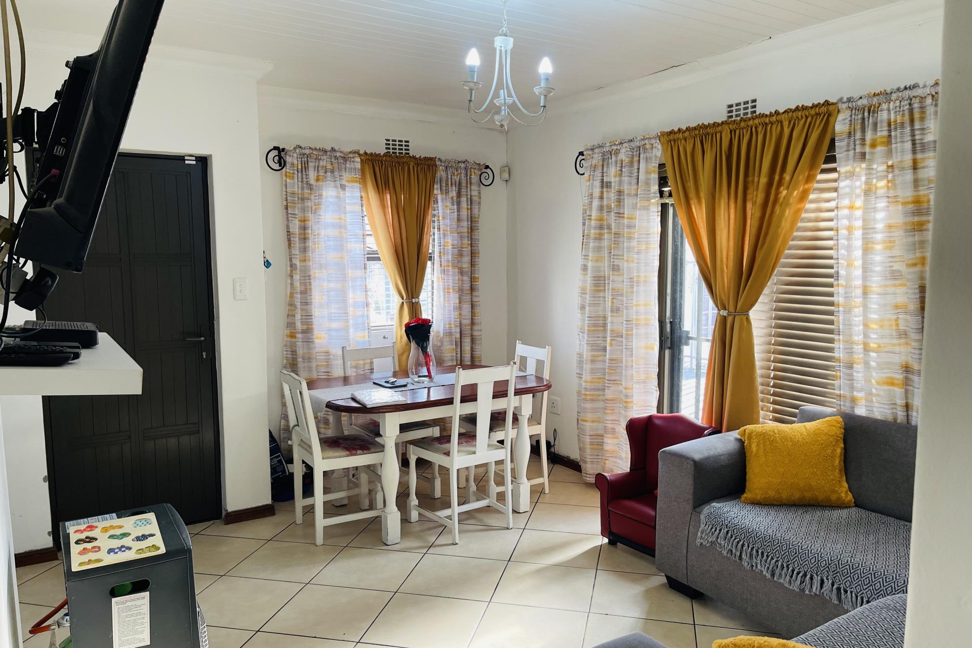 IMMACULATE 3 BEDROOM HOME FOR SALE JUBILEE PARK EERSTE RIVER