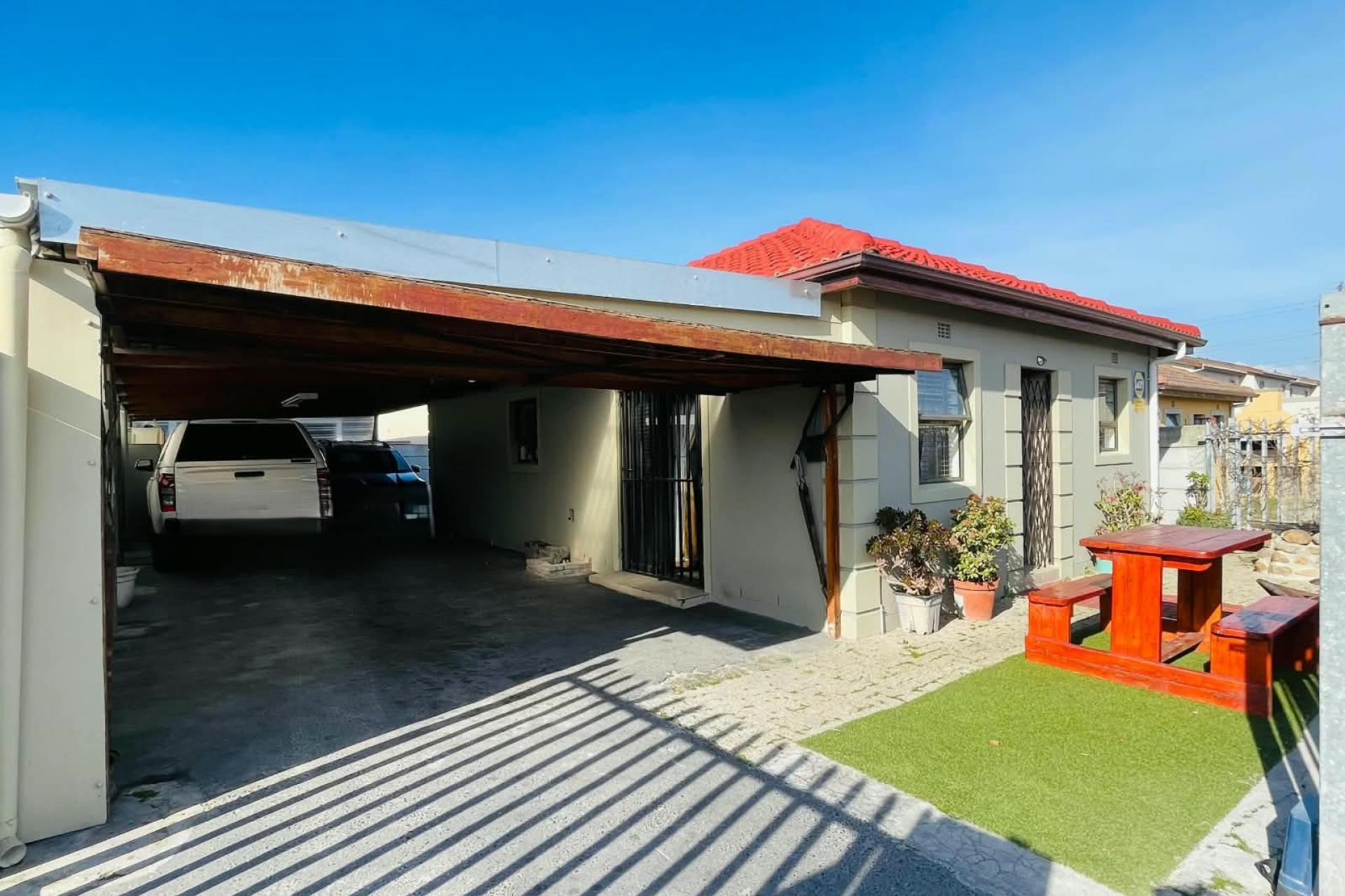 IMMACULATE 3 BEDROOM HOME FOR SALE JUBILEE PARK EERSTE RIVER