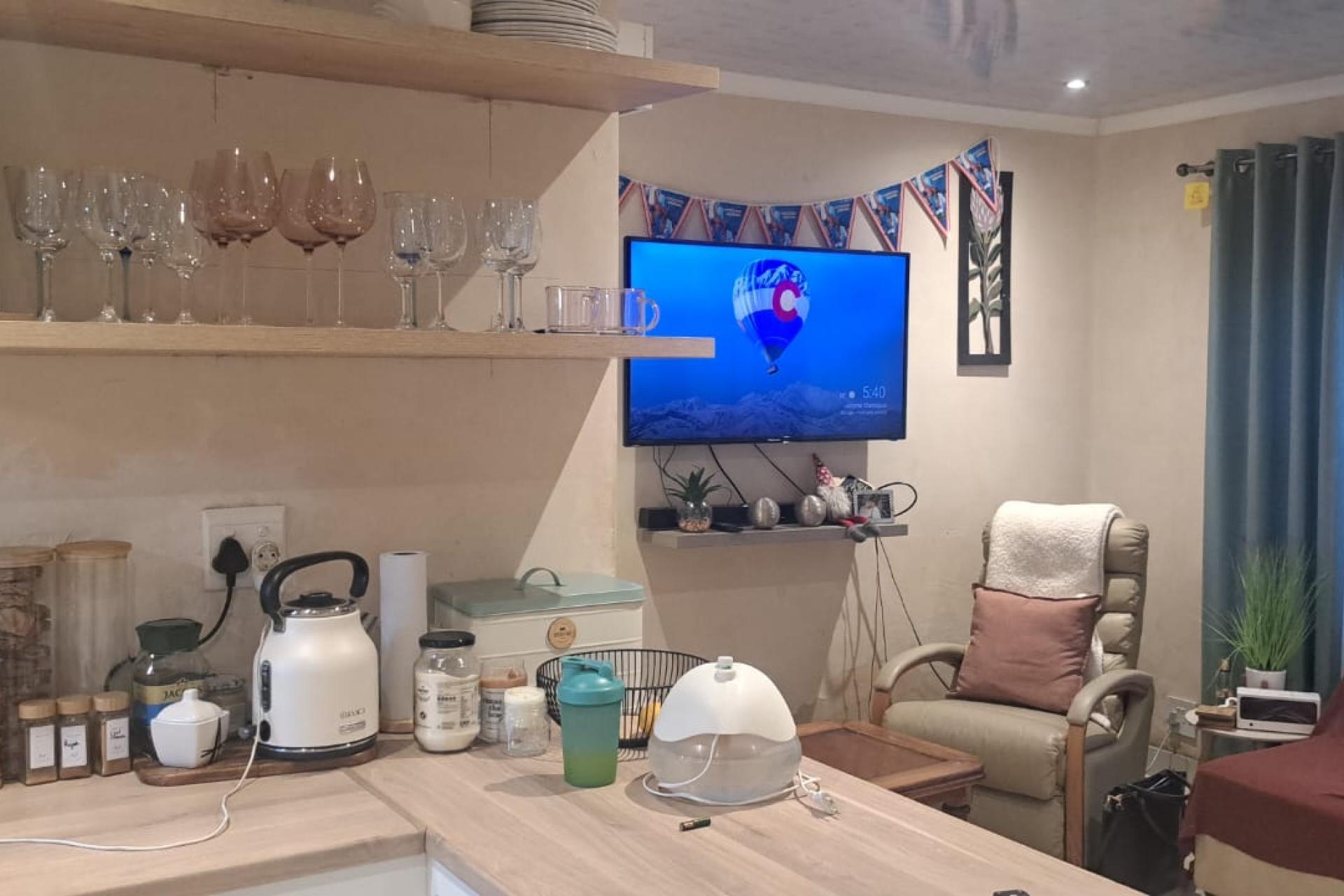 Beautiful & Neat 2-Bedroom Home – A Must to View!