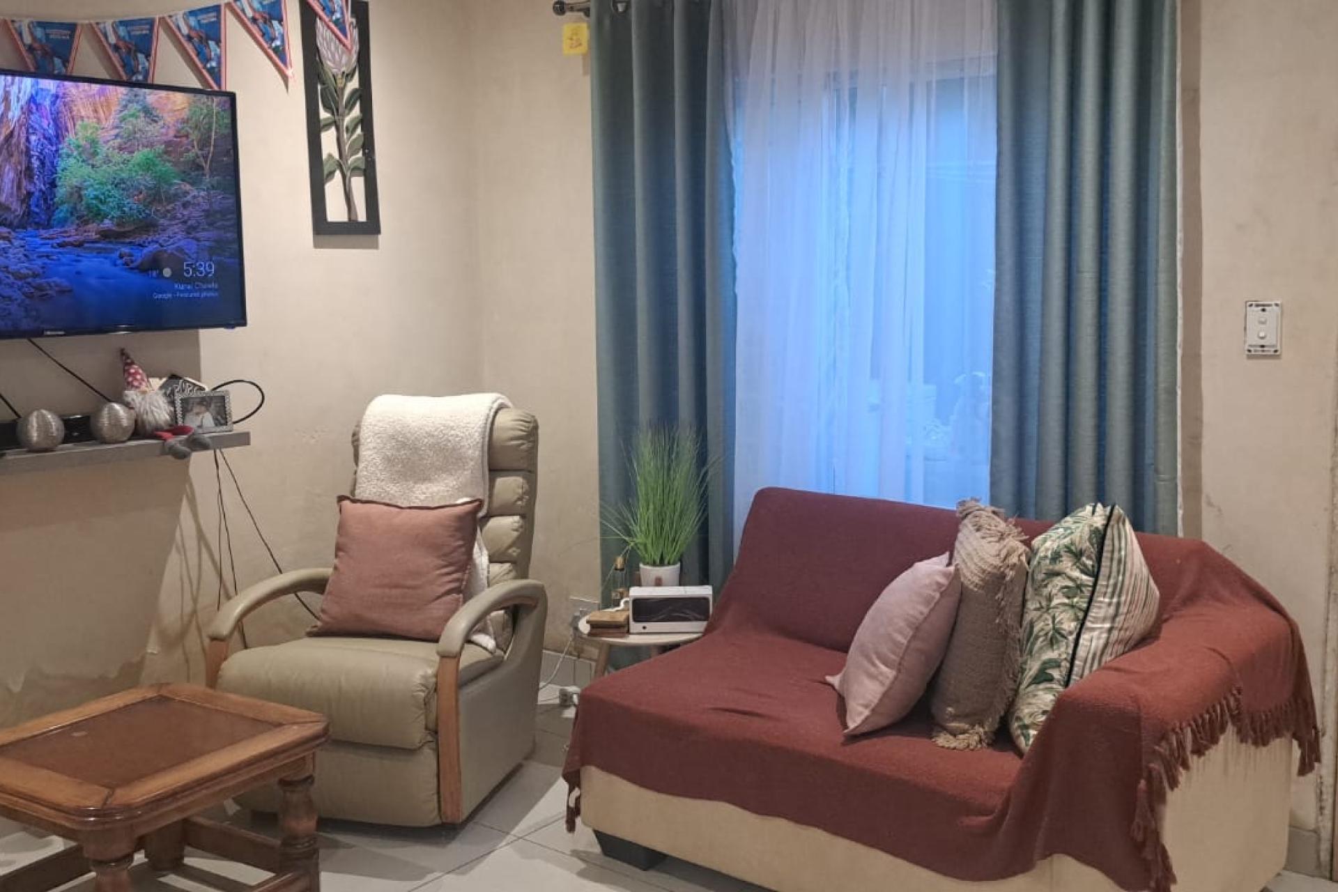 Beautiful & Neat 2-Bedroom Home – A Must to View!