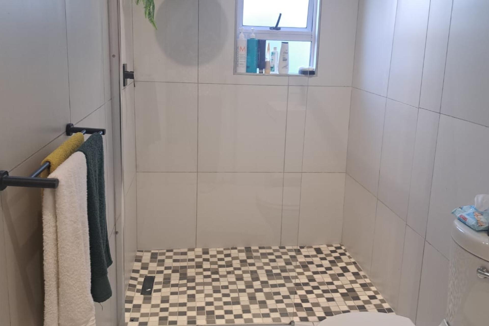 Beautiful & Neat 2-Bedroom Home – A Must to View!