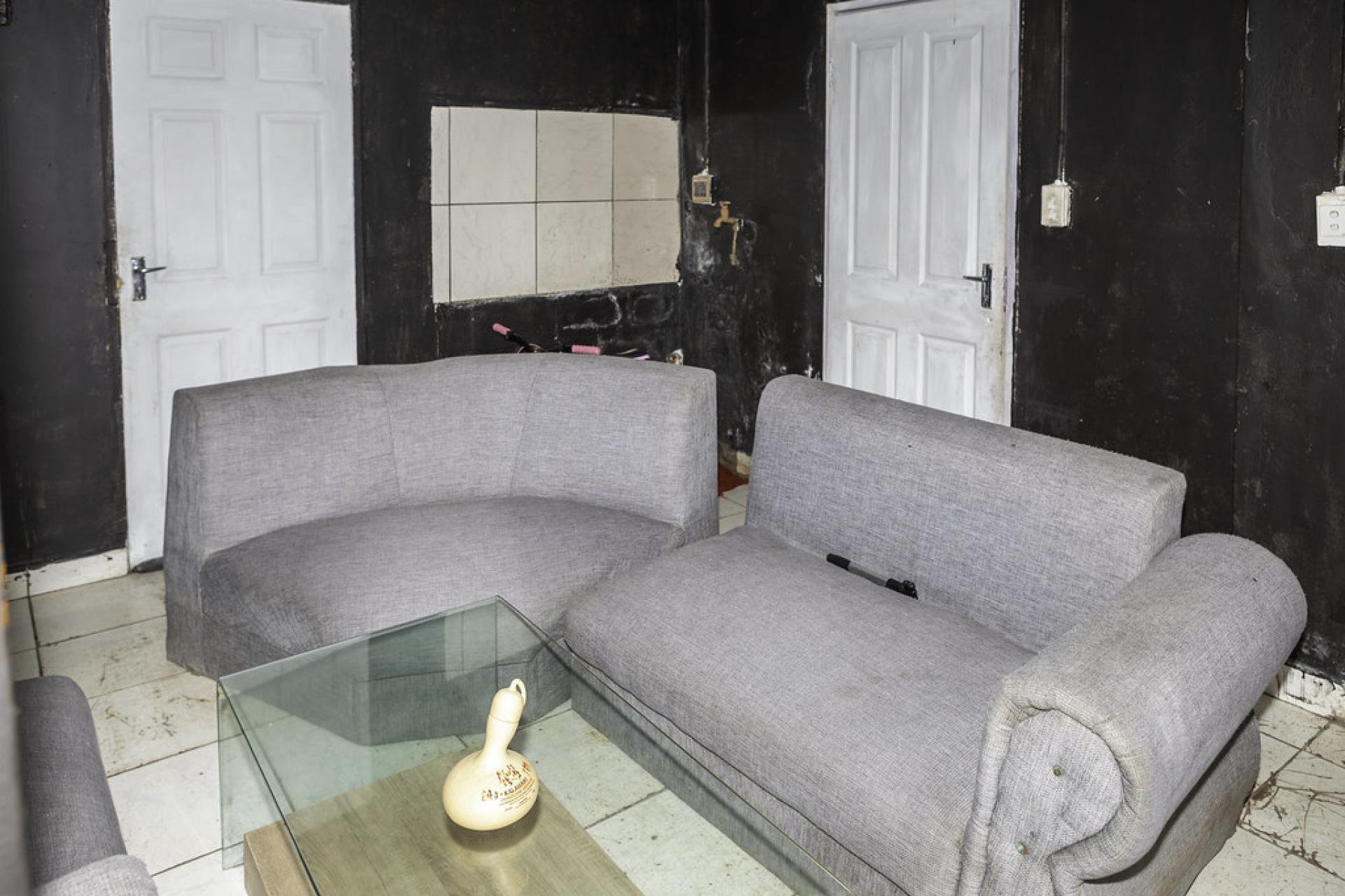 7-Bedroom Home with Excellent Potential – Fountain Village, Blue Downs