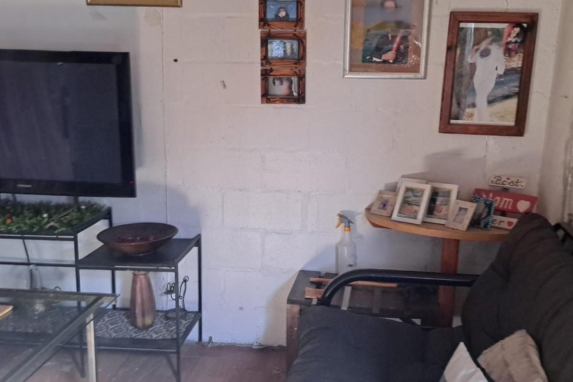2 Bedroom Home - Conveniently Located