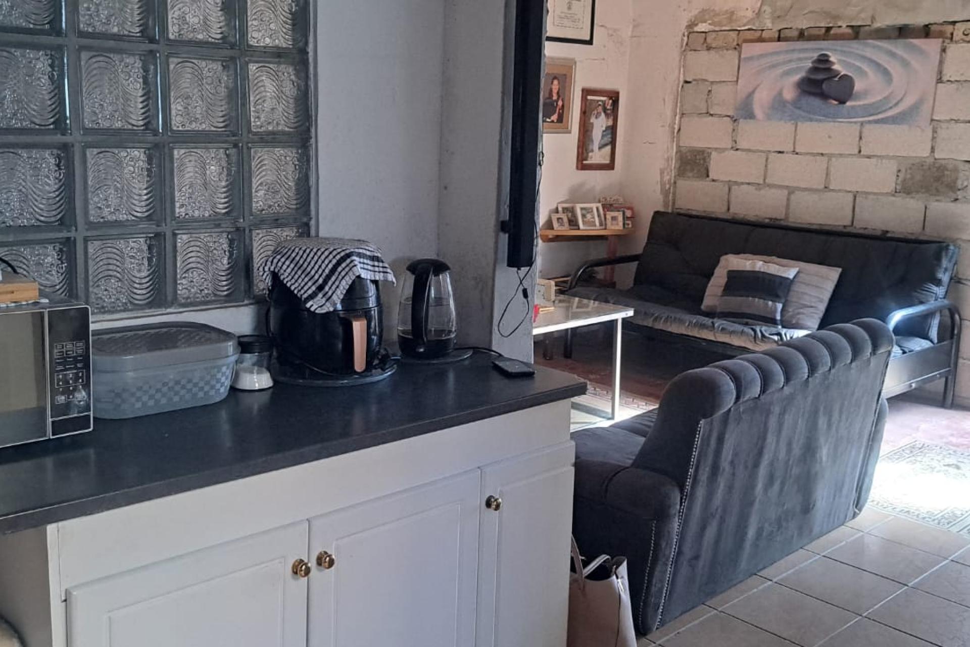 2 Bedroom Home - Conveniently Located
